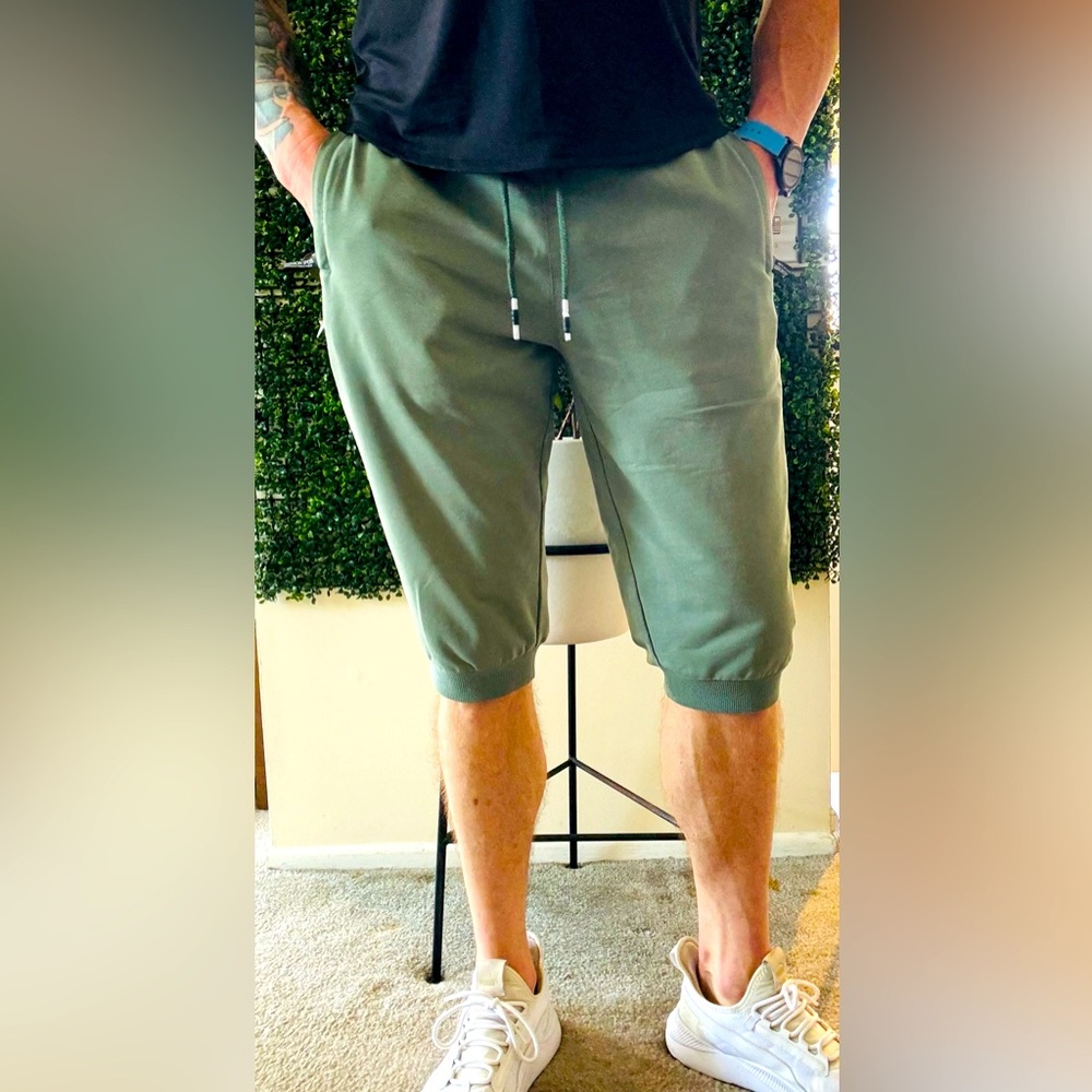 Men's 3/4 Joggers Capri with Zipper Pockets Slim Fit Training Running Workout